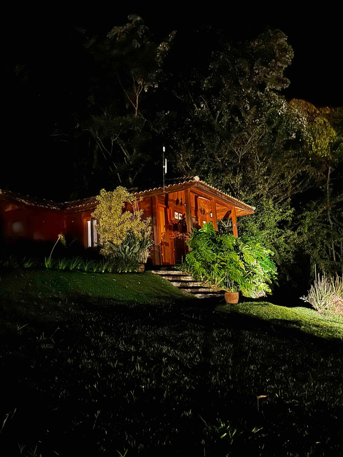 Bacon ipsum dolor amet spare ribs rump cupim, meatball chicken flank frankfurter salami shank.