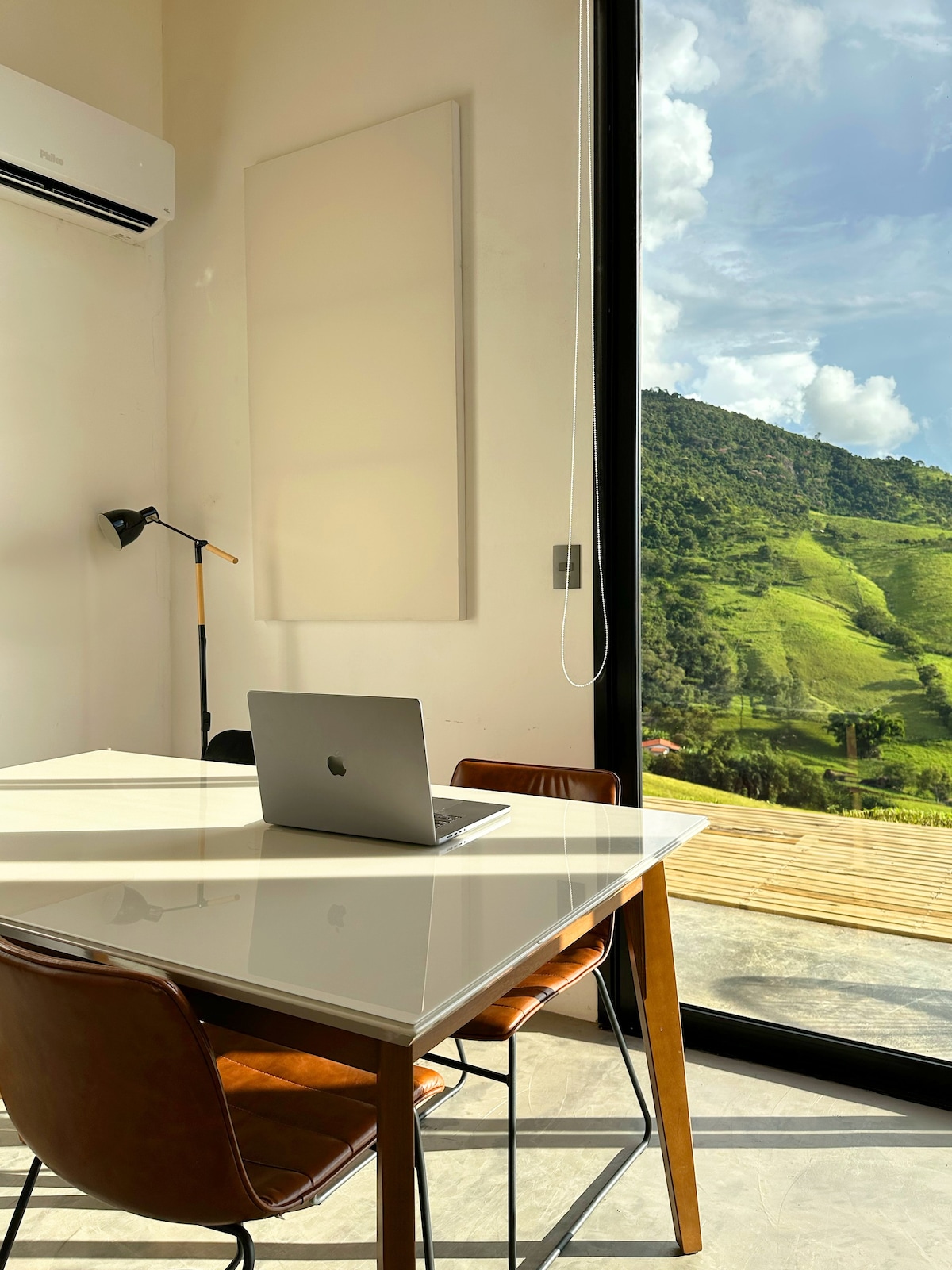 Bacon ipsum dolor amet burgdoggen venison tongue fatback.