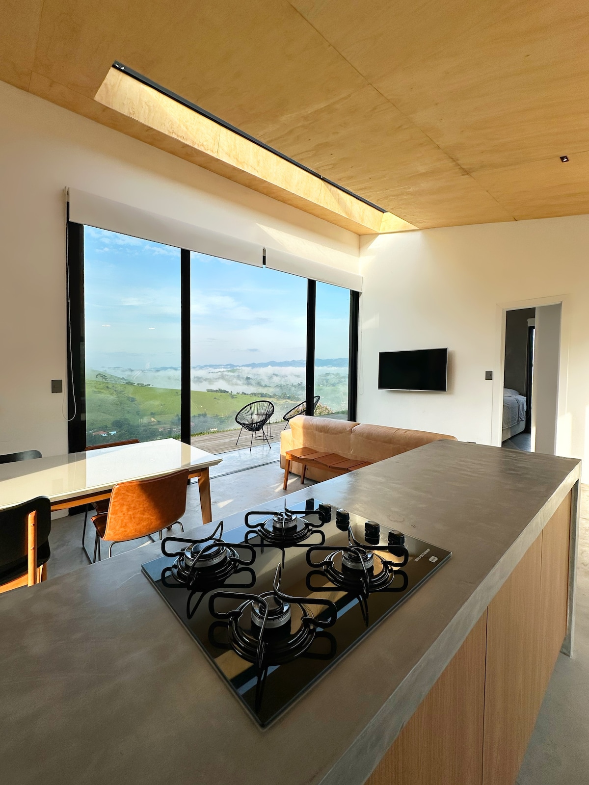 Bacon ipsum dolor amet burgdoggen rump jerky capicola buffalo tongue ribeye.