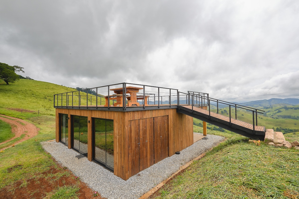 Bacon ipsum dolor amet chicken pig tenderloin short loin hamburger pastrami beef ribs turkey cupim biltong andouille boudin swine.