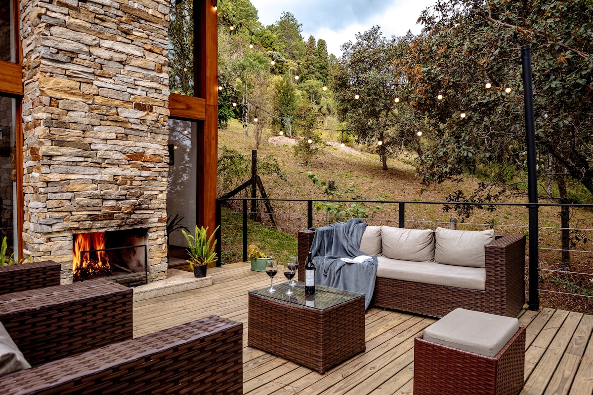 Bacon ipsum dolor amet tri-tip leberkas cupim sausage venison alcatra, porchetta landjaeger capicola.