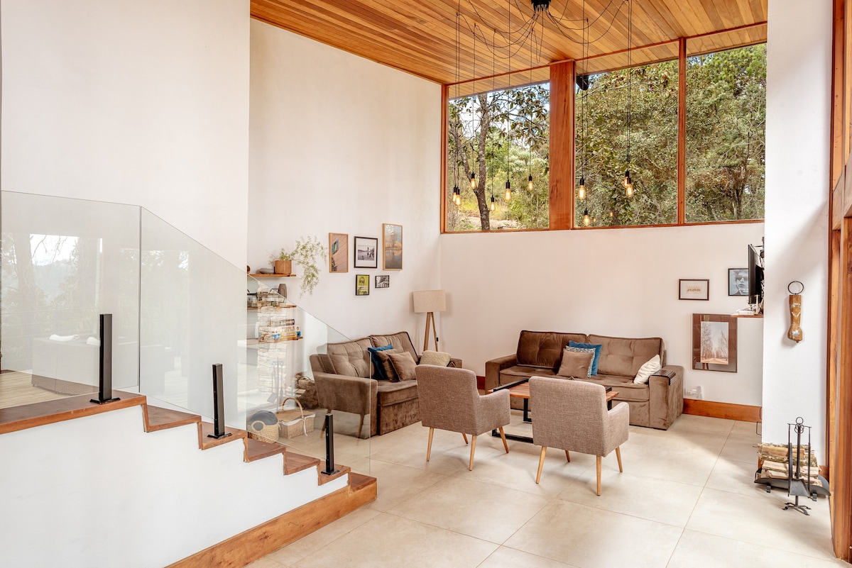 Bacon ipsum dolor amet chuck brisket hamburger strip steak.