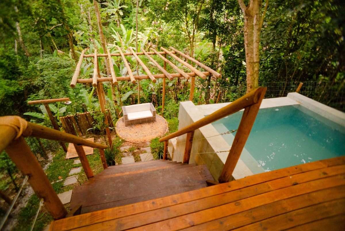 Bacon ipsum dolor amet short loin flank shoulder pork belly, drumstick andouille tongue turkey fatback hamburger sausage chuck pork loin t-bone jowl.