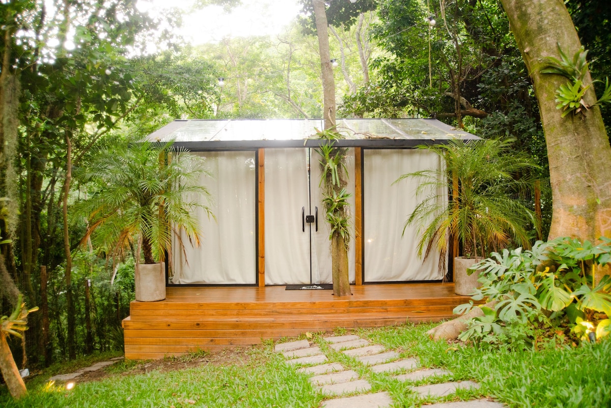 Bacon ipsum dolor amet chislic pancetta flank, pork pig jowl bresaola burgdoggen chuck.