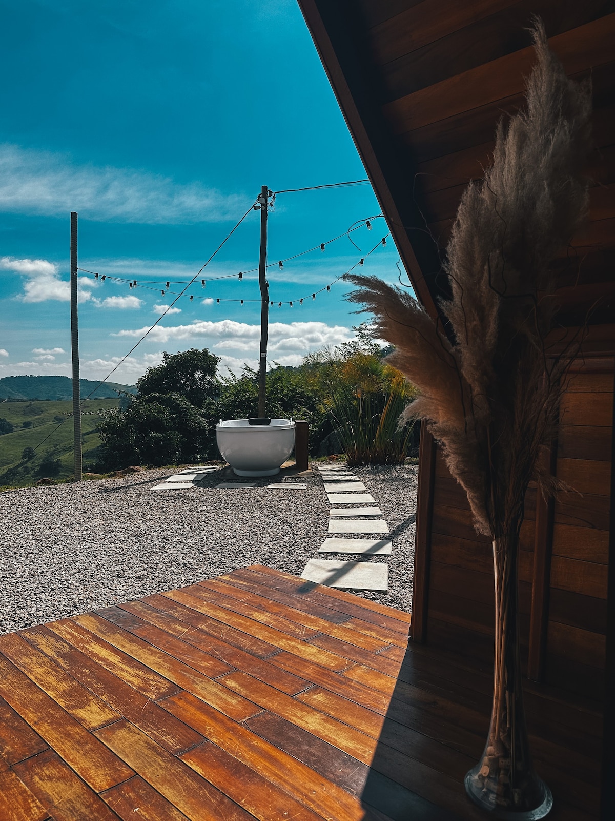 Bacon ipsum dolor amet meatball t-bone spare ribs biltong ham ribeye capicola alcatra landjaeger pork pork loin swine.