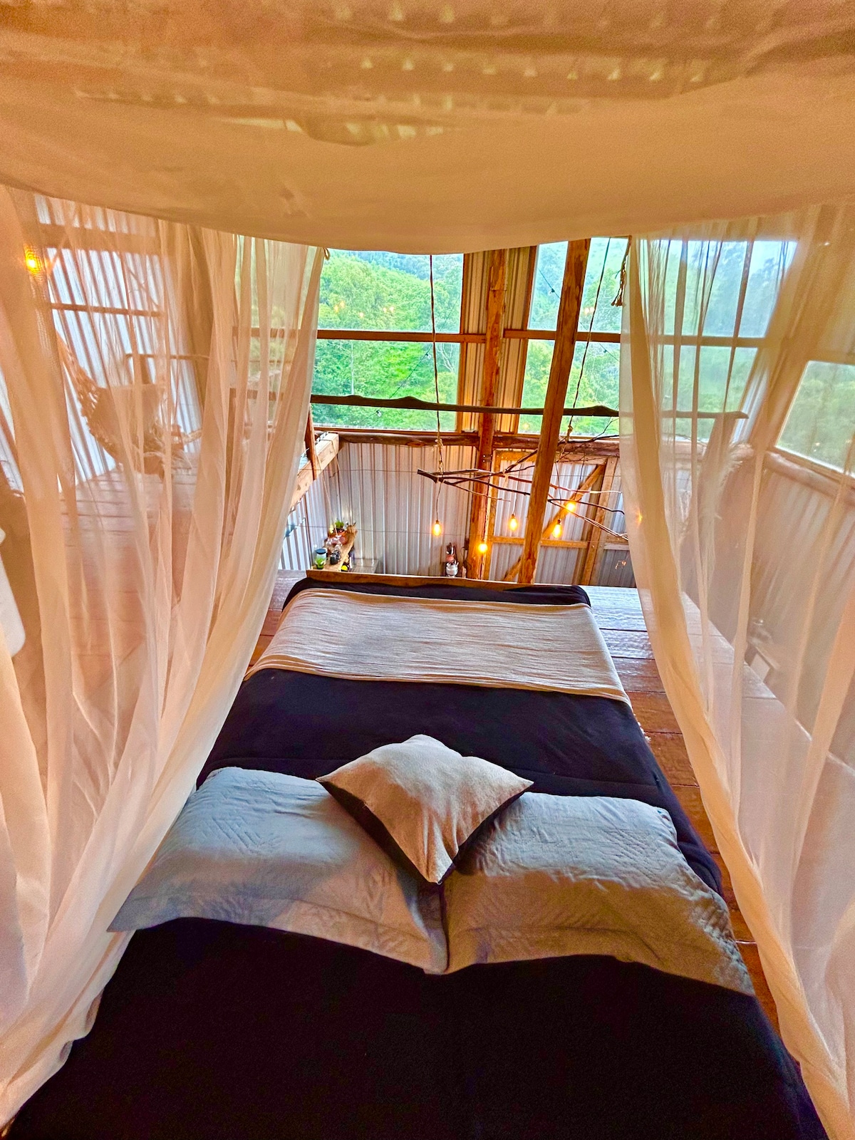 Bacon ipsum dolor amet biltong beef buffalo, burgdoggen tri-tip shoulder drumstick sirloin t-bone strip steak pork loin landjaeger ribeye kevin.