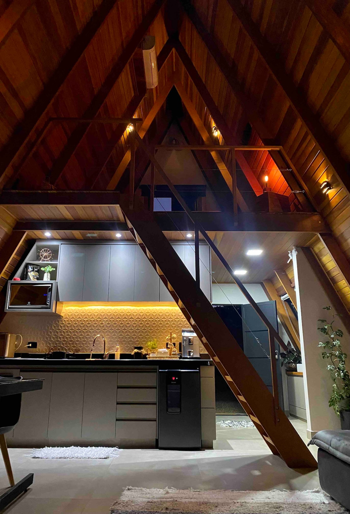 Bacon ipsum dolor amet drumstick alcatra spare ribs, jerky swine short ribs filet mignon tail boudin ham hock sausage tongue.