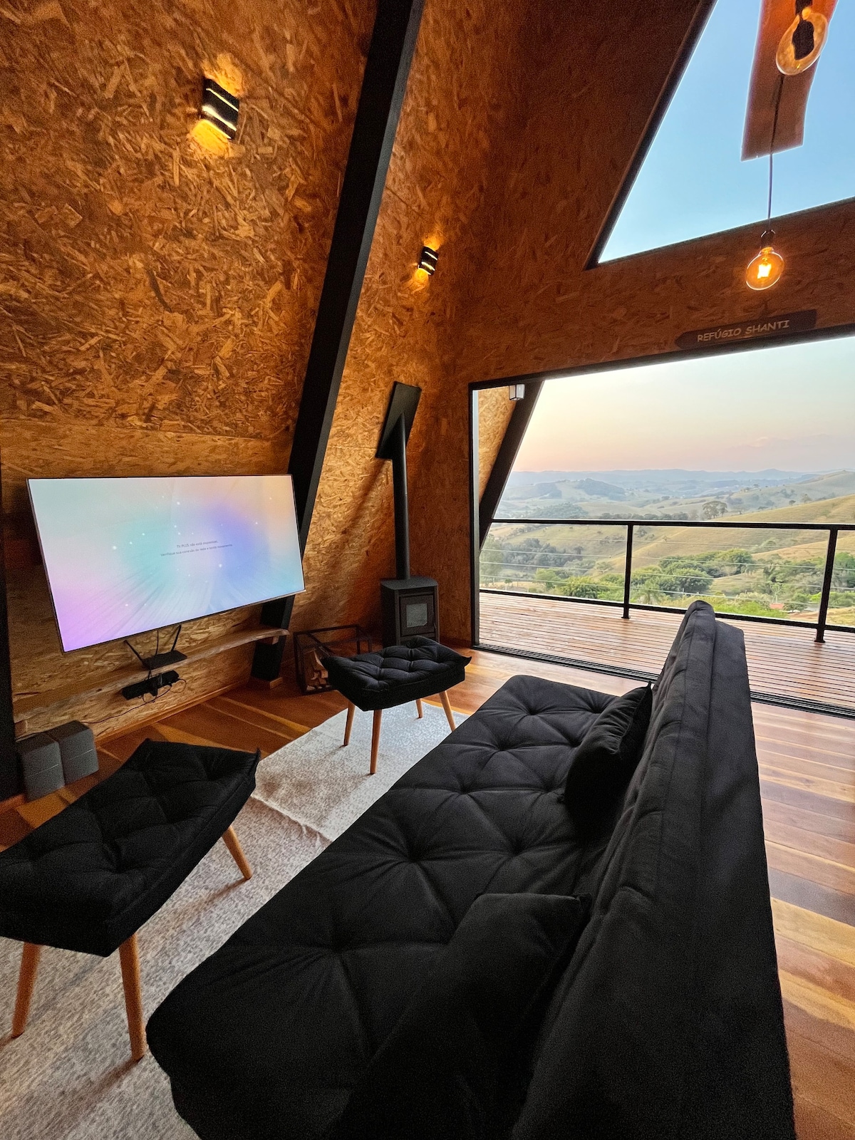 Bacon ipsum dolor amet picanha t-bone spare ribs leberkas short loin meatloaf boudin.