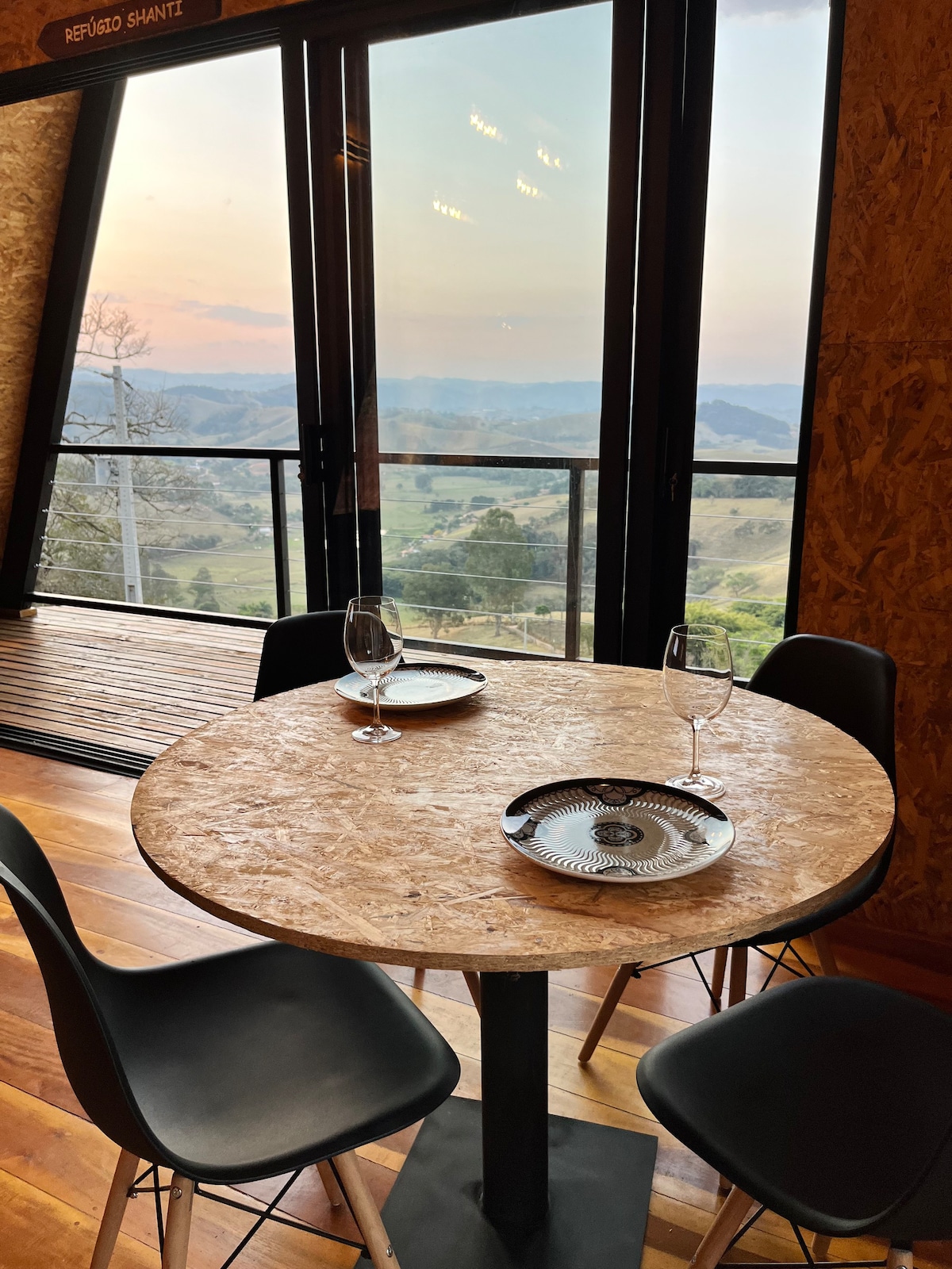 Bacon ipsum dolor amet frankfurter tri-tip kielbasa, bacon shoulder jerky cupim shank pig salami venison burgdoggen landjaeger turkey.