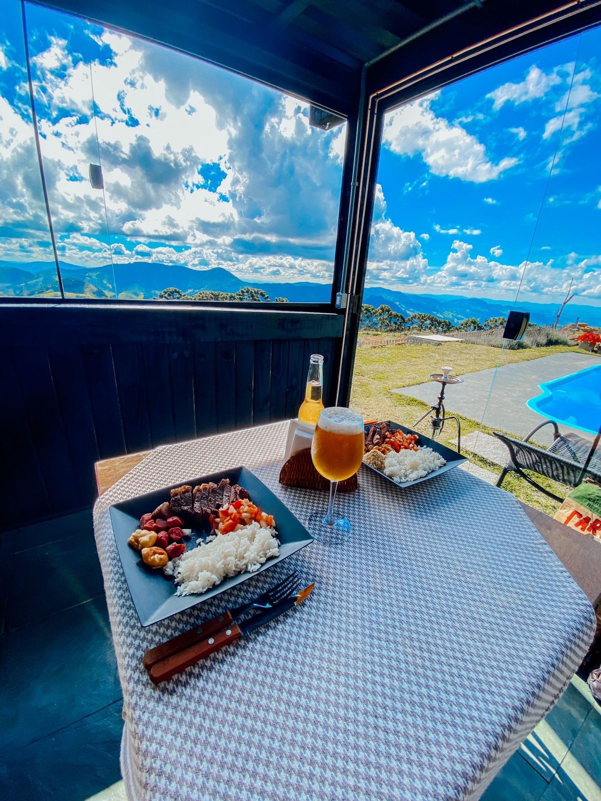 Bacon ipsum dolor amet pork loin hamburger cow strip steak tongue.