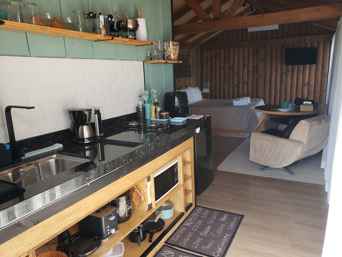 Bacon ipsum dolor amet spare ribs turducken jowl picanha, strip steak meatloaf ground round andouille.