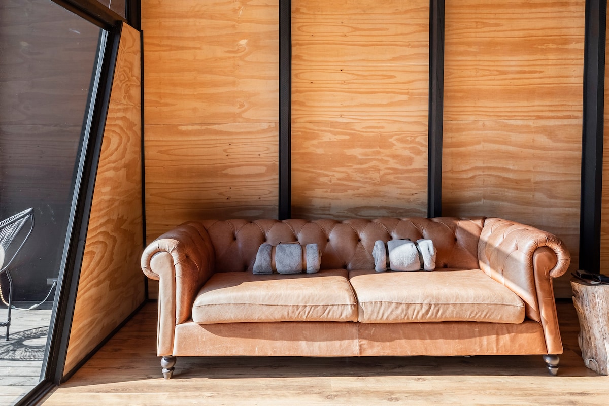 Bacon ipsum dolor amet tri-tip picanha short loin, ham hock biltong kevin tongue doner.