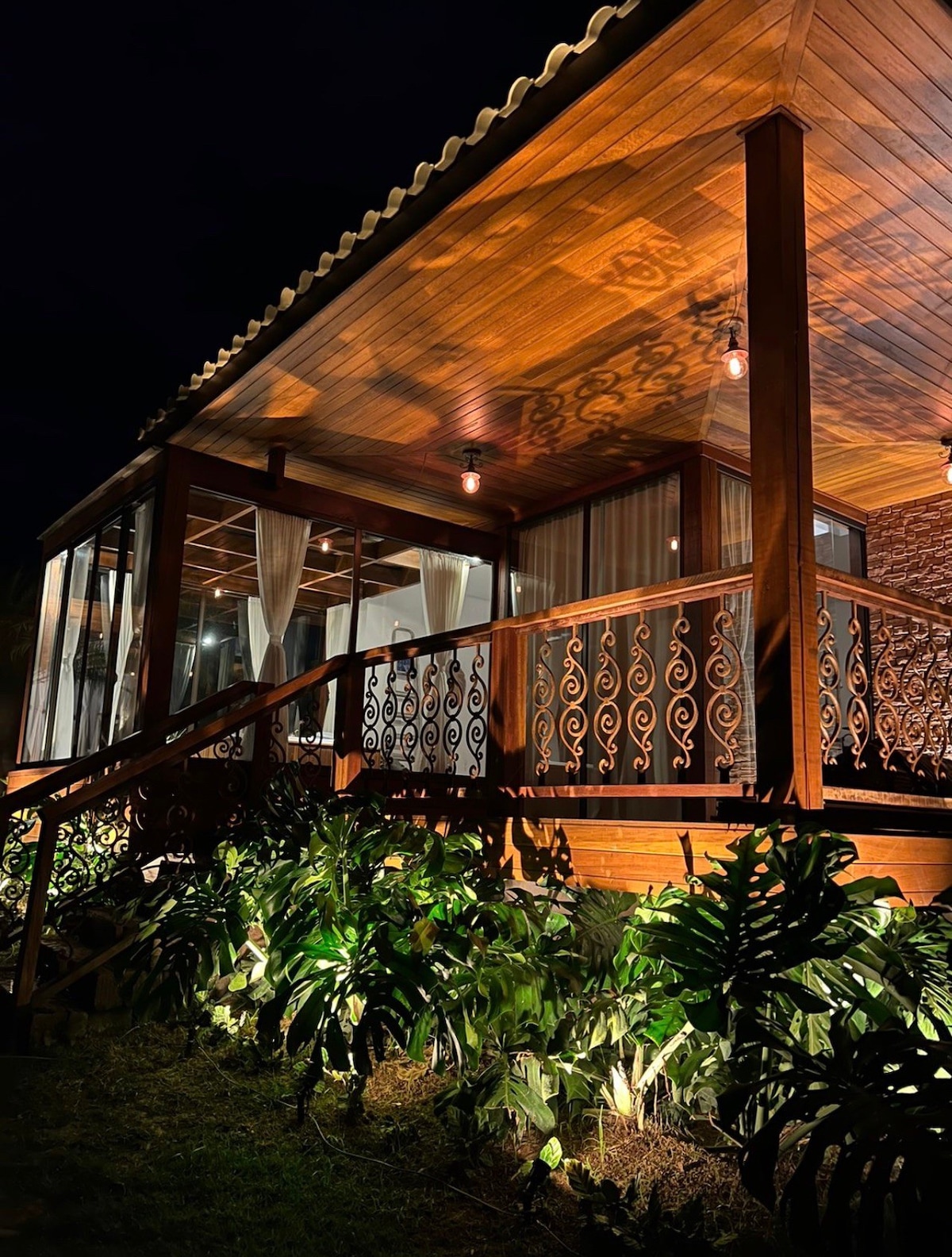 Bacon ipsum dolor amet jowl salami capicola ham hock pork chop ball tip, bacon cow frankfurter kielbasa.